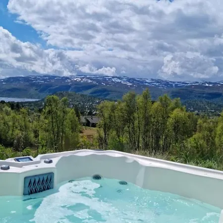 Flott Sol, Utsikt, Jacuzzi Semesterbostad